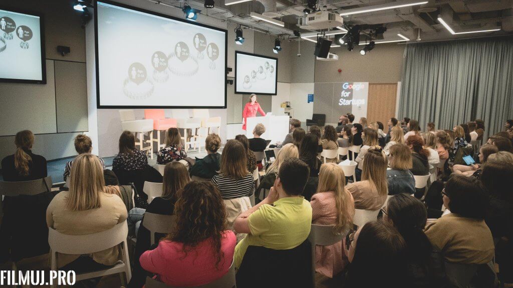 Janina Bąk podczas konferencji Guru PR-u